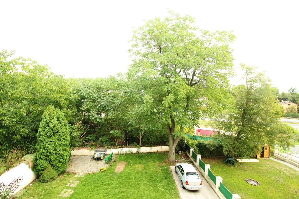 Pension Berg Prague Ngoại thất bức ảnh