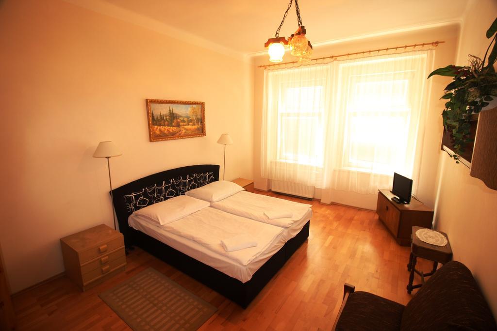 Pension Berg Prague Ngoại thất bức ảnh
