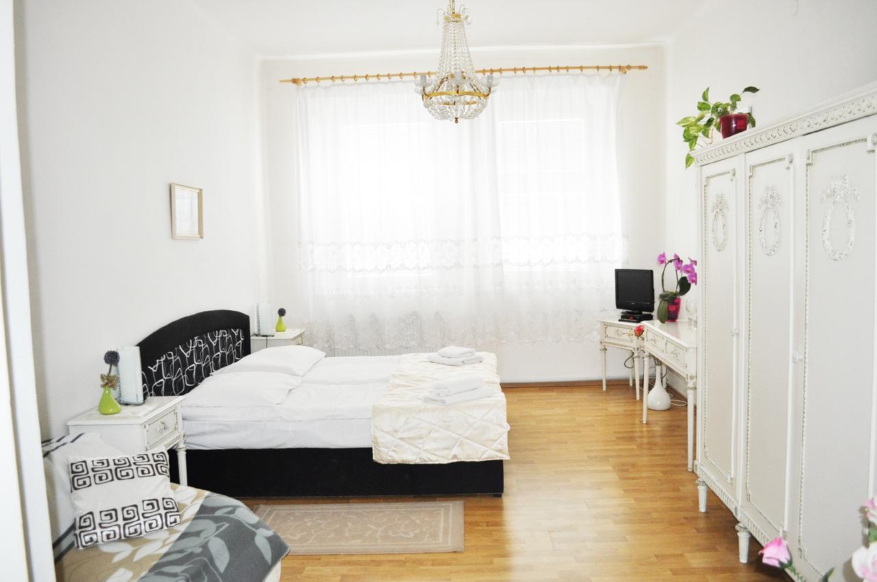 Pension Berg Prague Ngoại thất bức ảnh