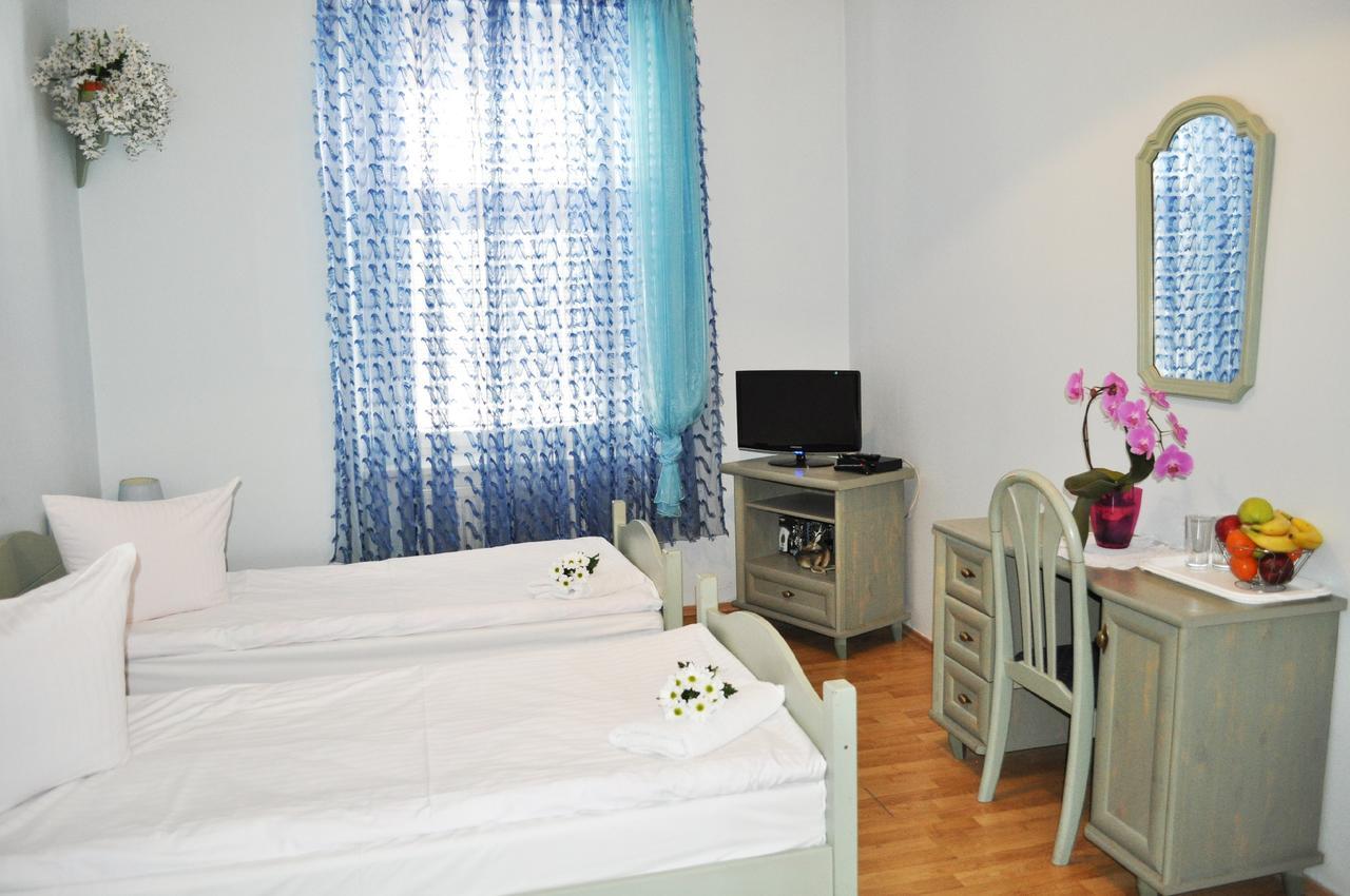 Pension Berg Prague Ngoại thất bức ảnh