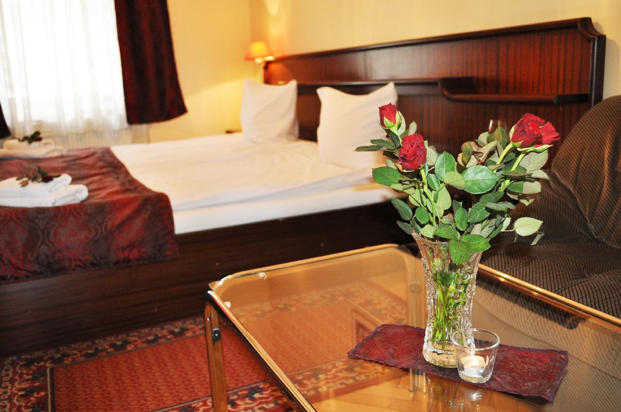 Pension Berg Prague Ngoại thất bức ảnh