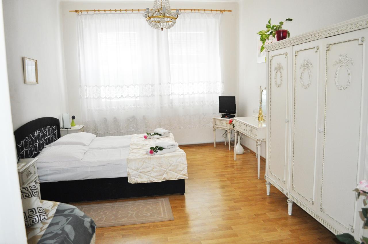 Pension Berg Prague Ngoại thất bức ảnh