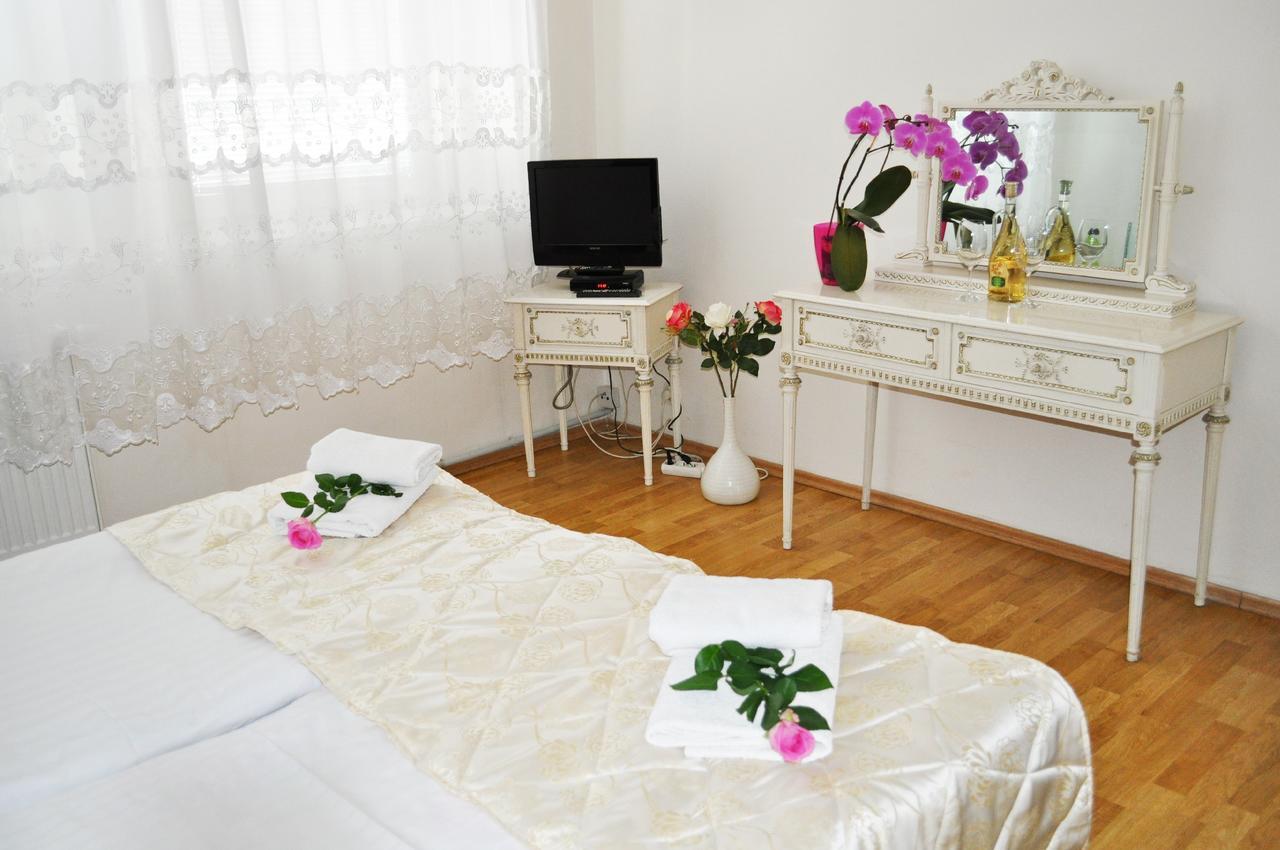 Pension Berg Prague Ngoại thất bức ảnh