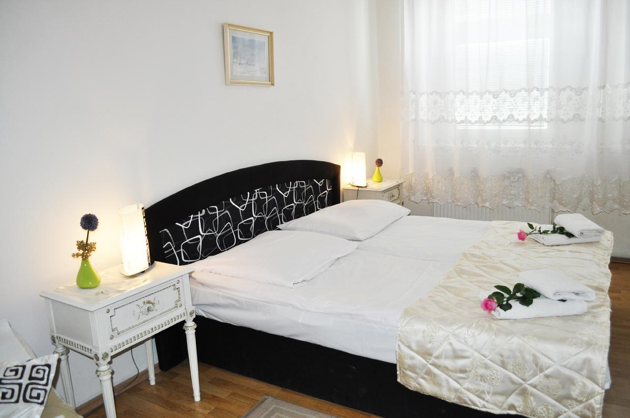 Pension Berg Prague Ngoại thất bức ảnh