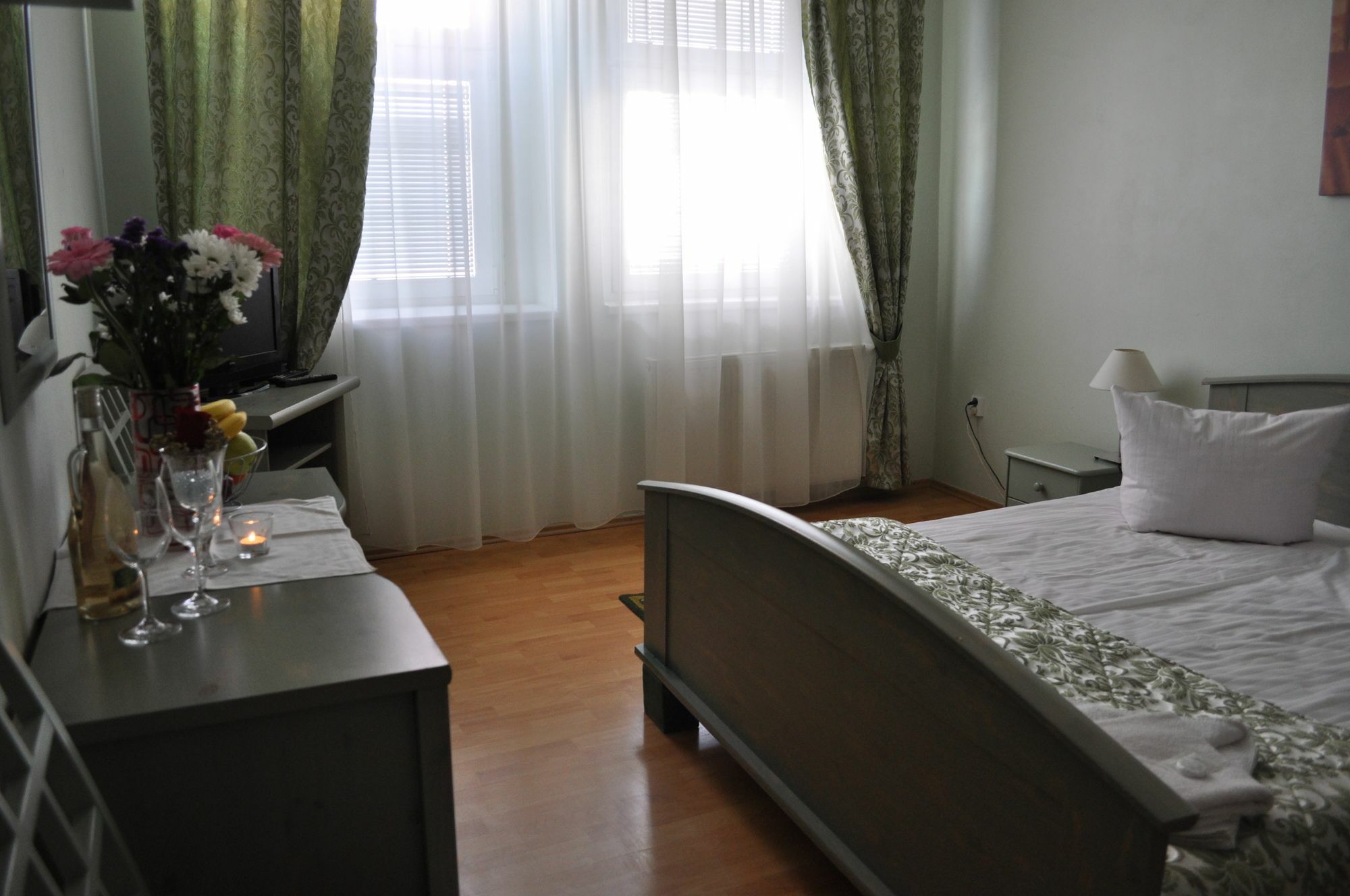 Pension Berg Prague Ngoại thất bức ảnh