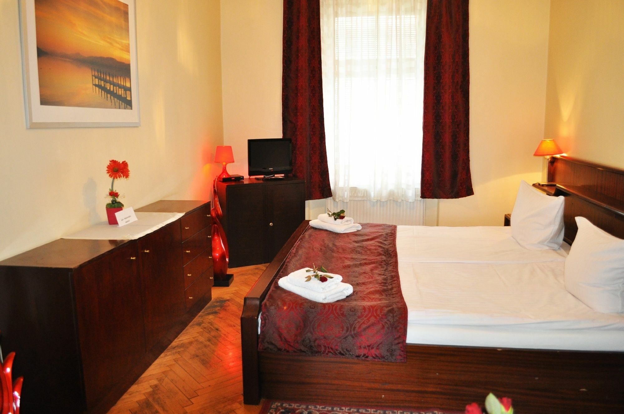 Pension Berg Prague Ngoại thất bức ảnh