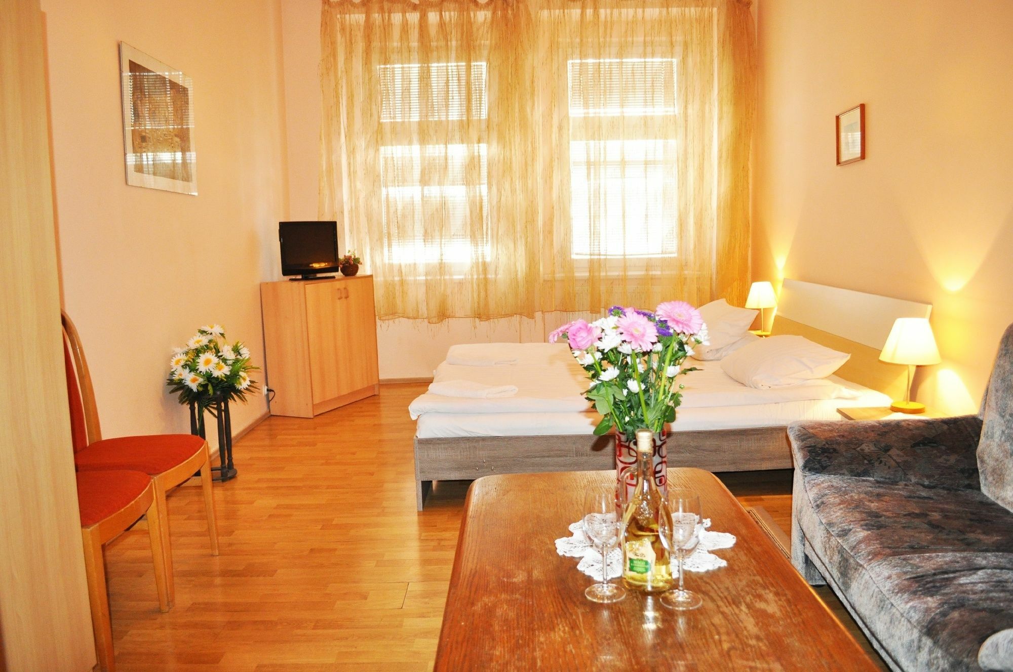 Pension Berg Prague Ngoại thất bức ảnh
